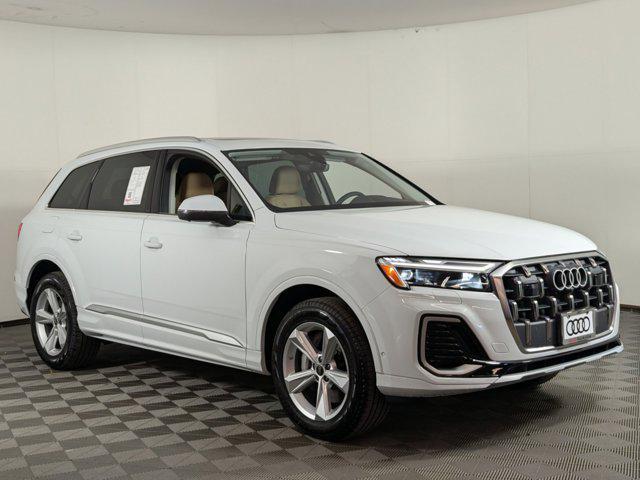 new 2025 Audi Q7 car, priced at $61,591