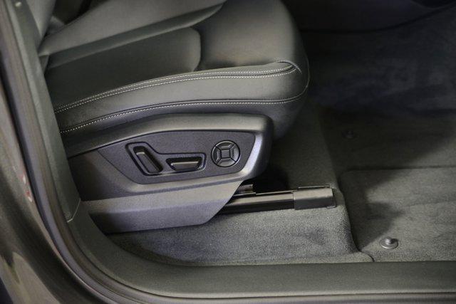 new 2025 Audi Q7 car, priced at $72,601
