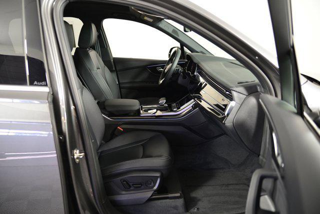 new 2025 Audi Q7 car, priced at $72,601