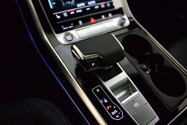 new 2025 Audi Q7 car, priced at $72,601