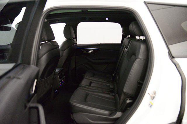new 2025 Audi Q7 car, priced at $77,882