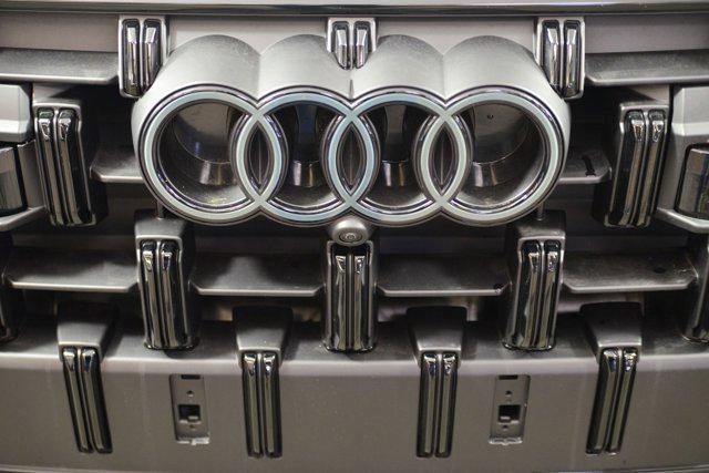 new 2025 Audi Q7 car, priced at $77,882