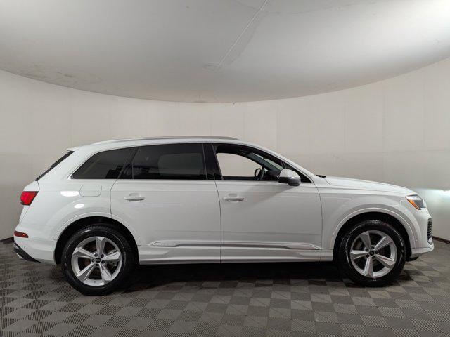 new 2025 Audi Q7 car, priced at $67,051