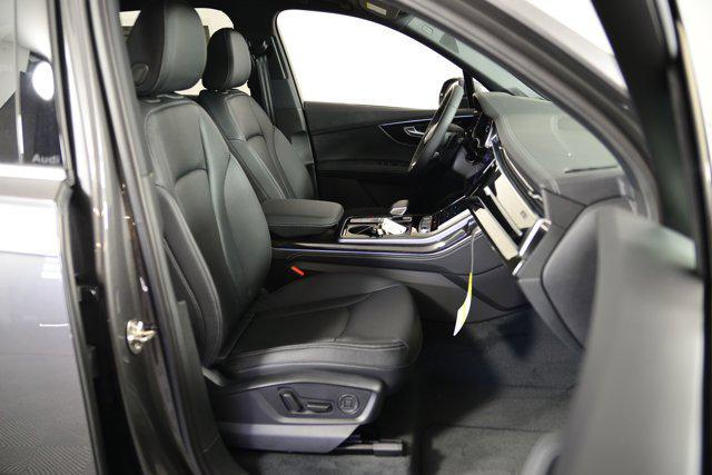 new 2025 Audi Q7 car, priced at $72,691