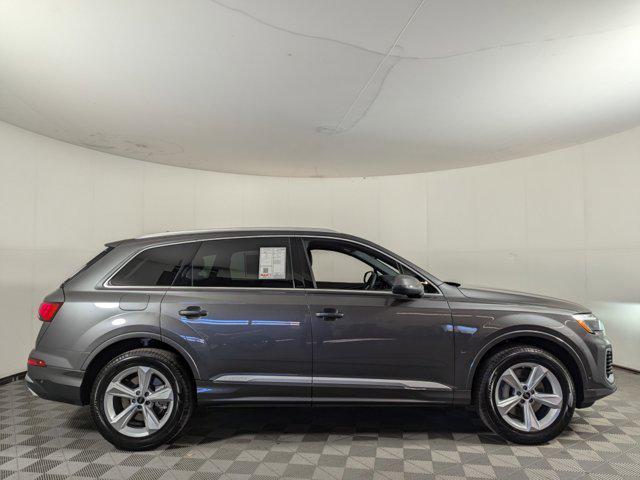 new 2025 Audi Q7 car, priced at $67,652