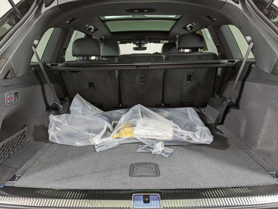 new 2025 Audi Q7 car, priced at $62,271