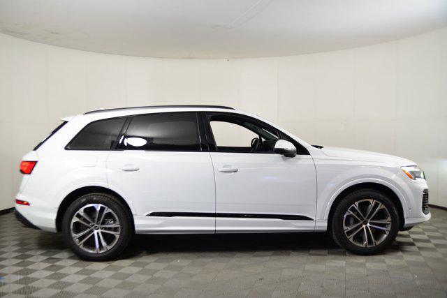new 2025 Audi Q7 car, priced at $68,041