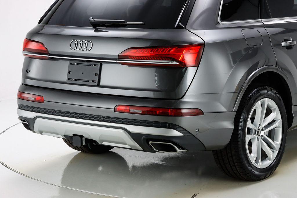 new 2025 Audi Q7 car, priced at $75,800