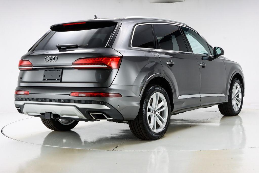 new 2025 Audi Q7 car, priced at $75,800