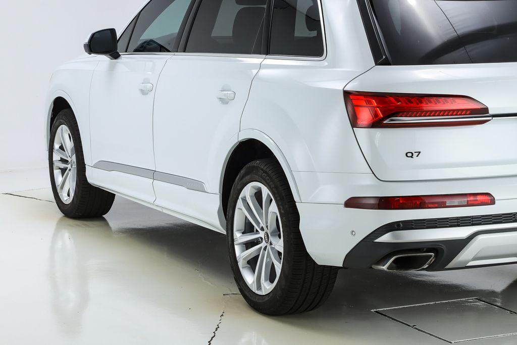 used 2025 Audi Q7 car, priced at $60,381