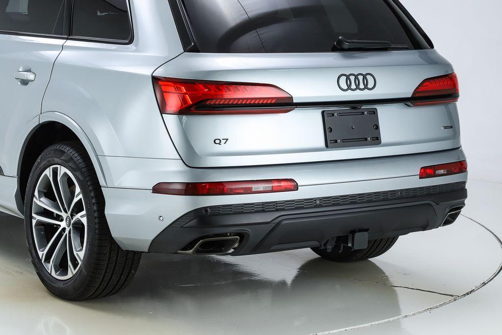 new 2025 Audi Q7 car, priced at $71,305
