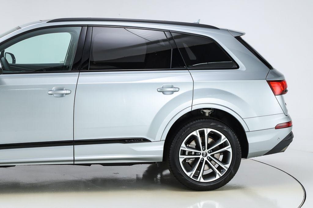 new 2025 Audi Q7 car, priced at $71,305