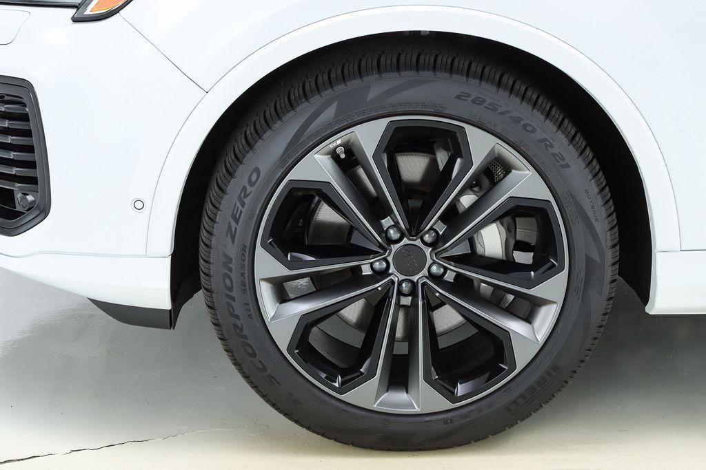 new 2026 Audi Q7 car, priced at $78,295