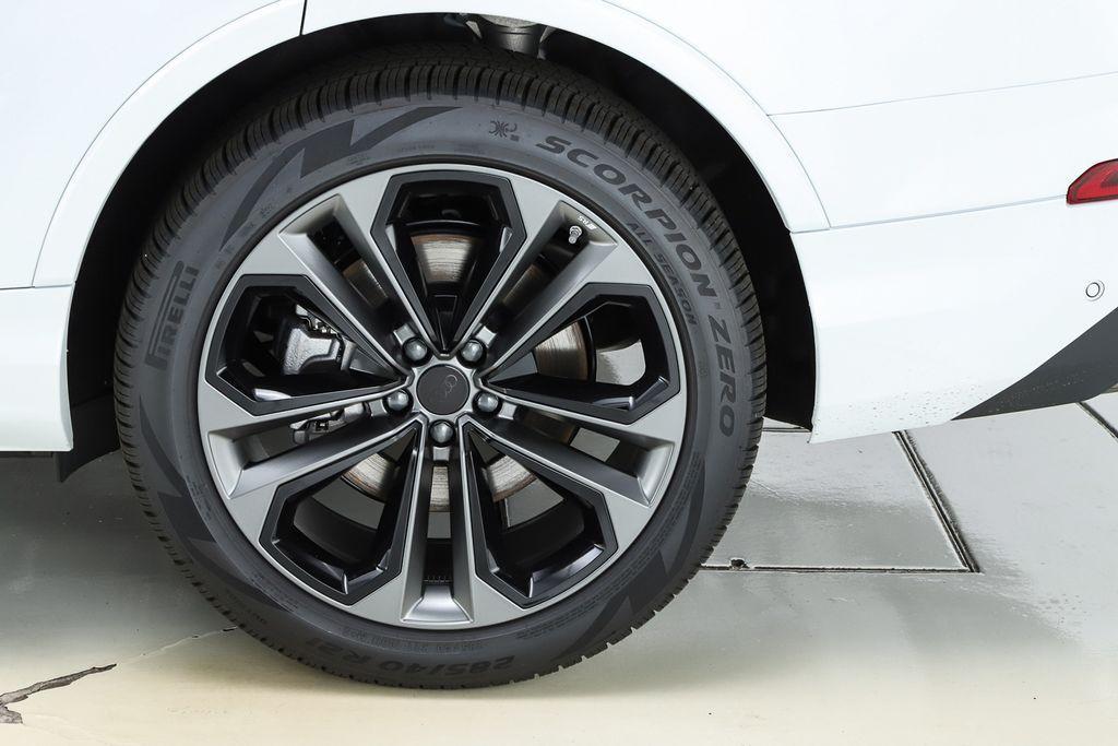 new 2026 Audi Q7 car, priced at $78,295
