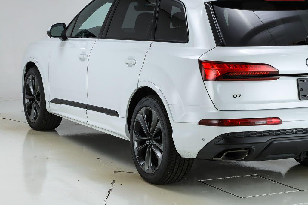 new 2026 Audi Q7 car, priced at $78,295