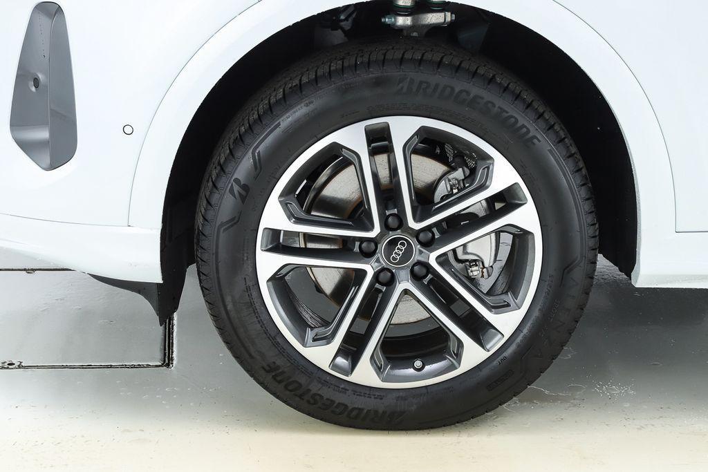 new 2025 Audi Q5 car, priced at $60,175