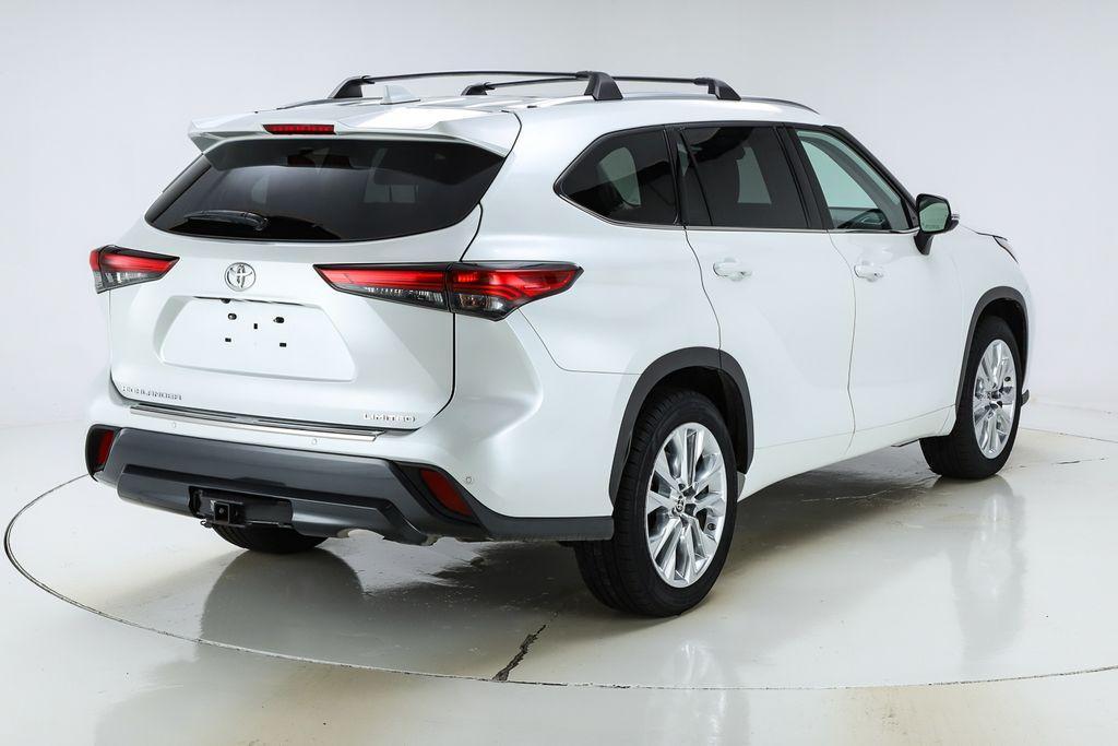 used 2022 Toyota Highlander car, priced at $34,079