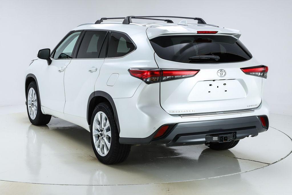 used 2022 Toyota Highlander car, priced at $34,079
