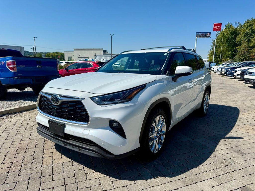 used 2022 Toyota Highlander car, priced at $34,950