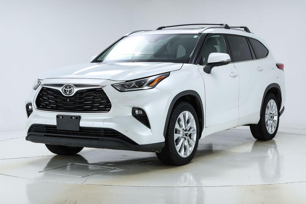 used 2022 Toyota Highlander car, priced at $34,079