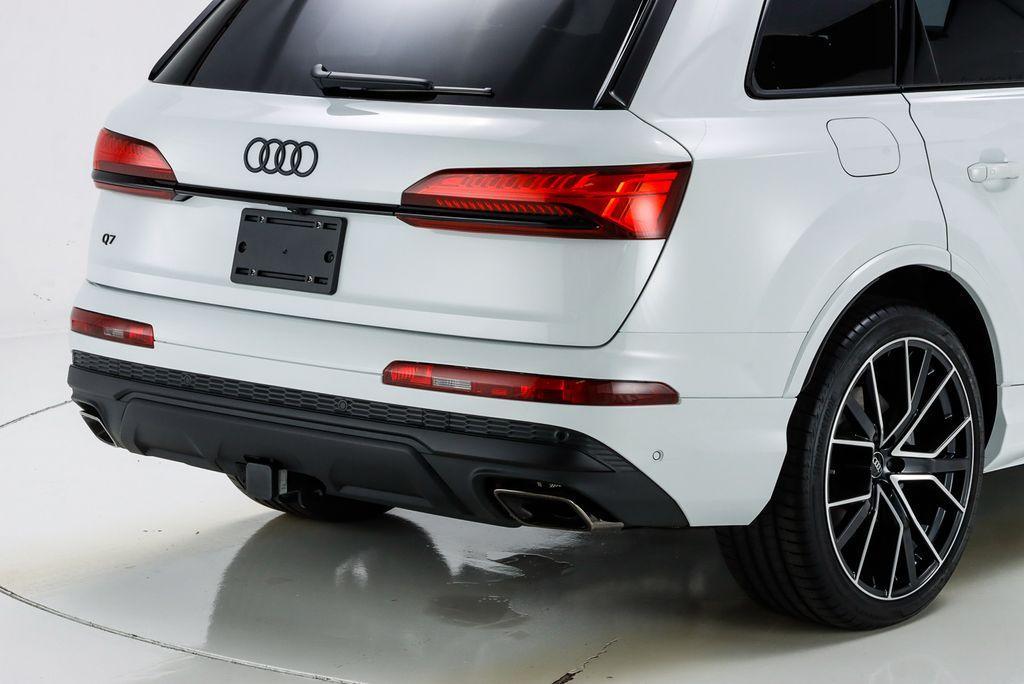 new 2025 Audi Q7 car, priced at $85,400