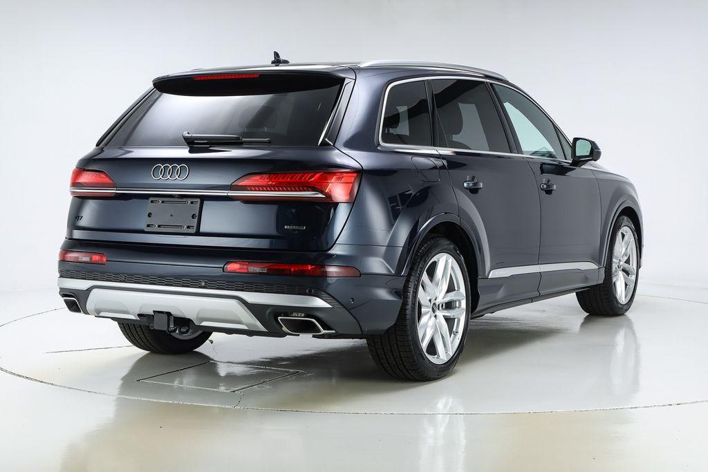 new 2025 Audi Q7 car, priced at $76,570