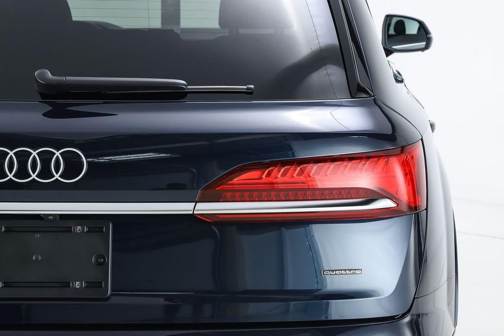 new 2025 Audi Q7 car, priced at $76,570