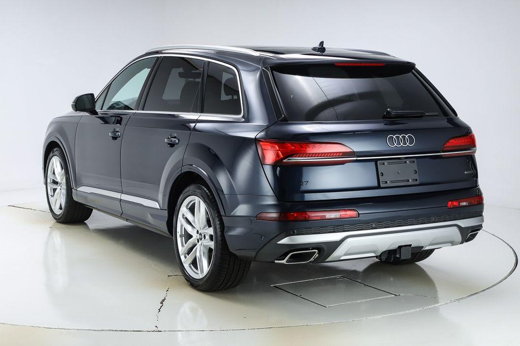 new 2025 Audi Q7 car, priced at $76,570
