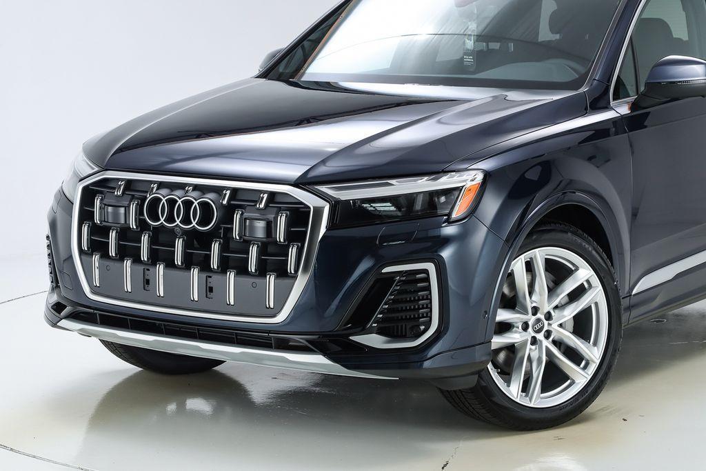 new 2025 Audi Q7 car, priced at $76,570