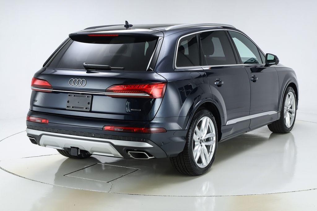 new 2025 Audi Q7 car, priced at $76,570