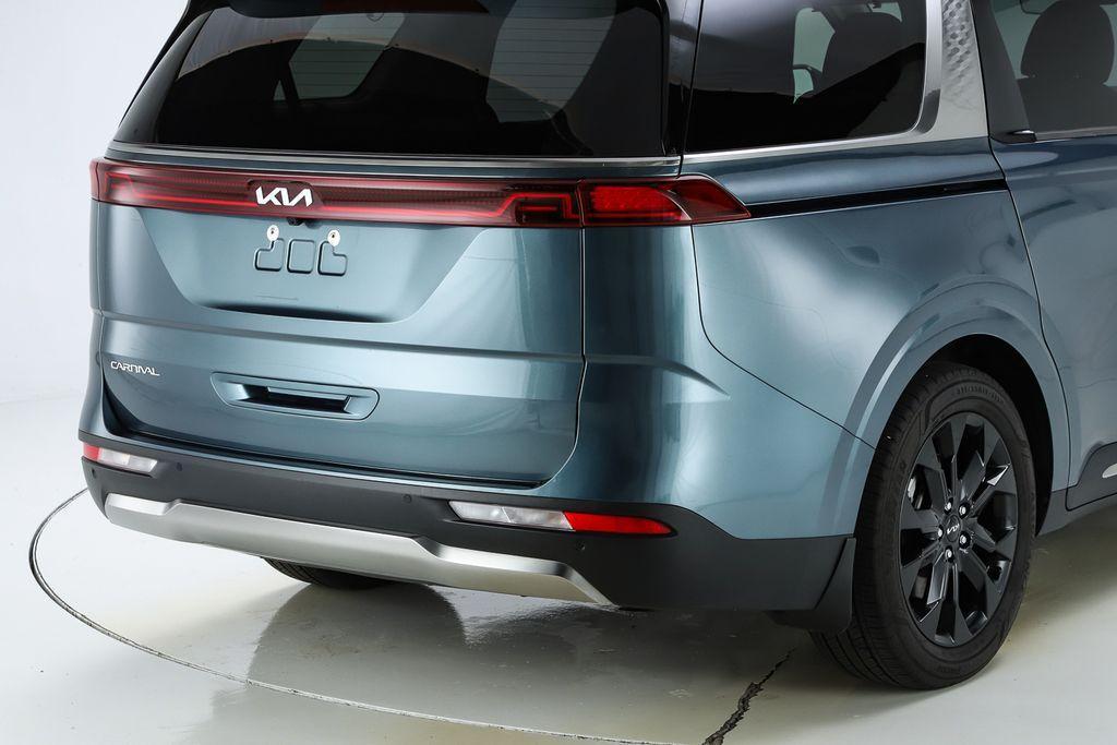 used 2023 Kia Carnival car, priced at $33,281