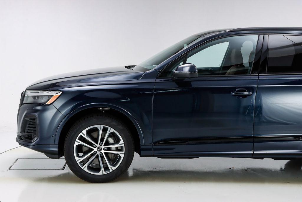 new 2025 Audi Q7 car, priced at $71,305