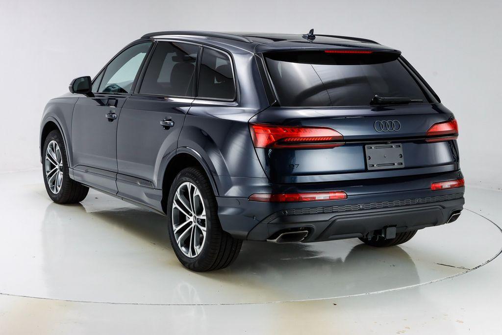 new 2025 Audi Q7 car, priced at $71,305