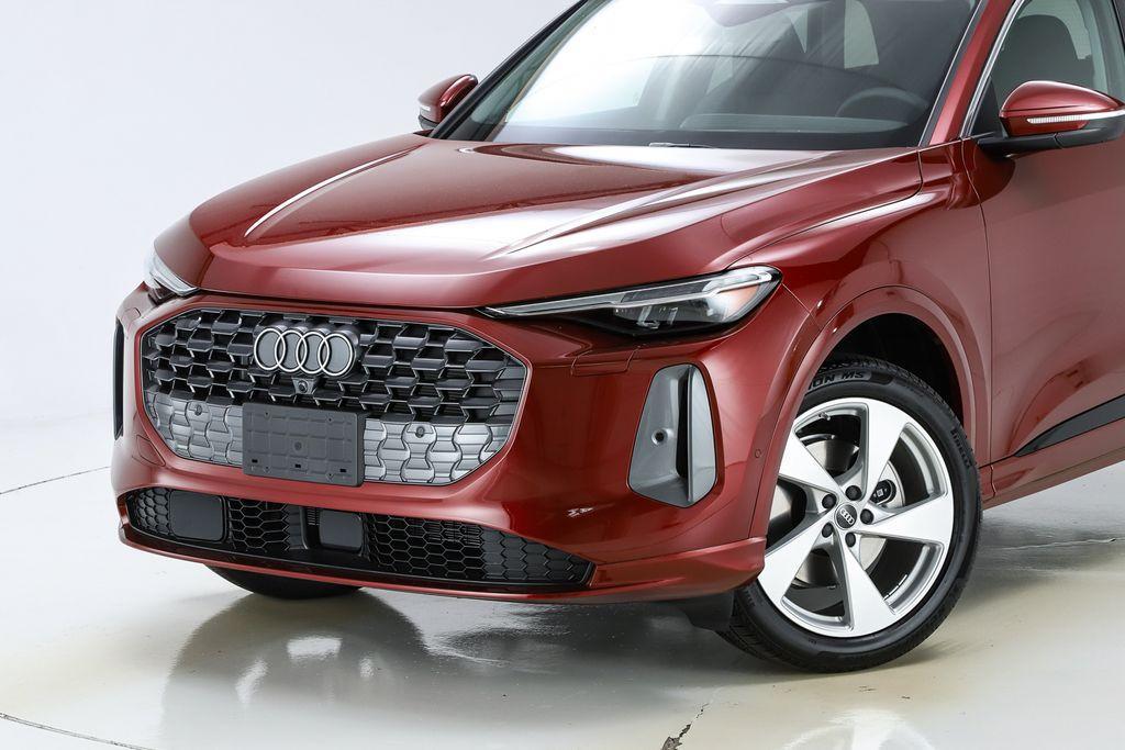 new 2025 Audi Q5 car, priced at $61,300