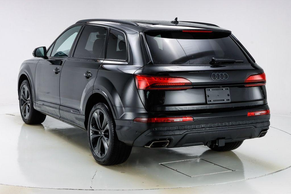 new 2025 Audi Q7 car, priced at $78,030