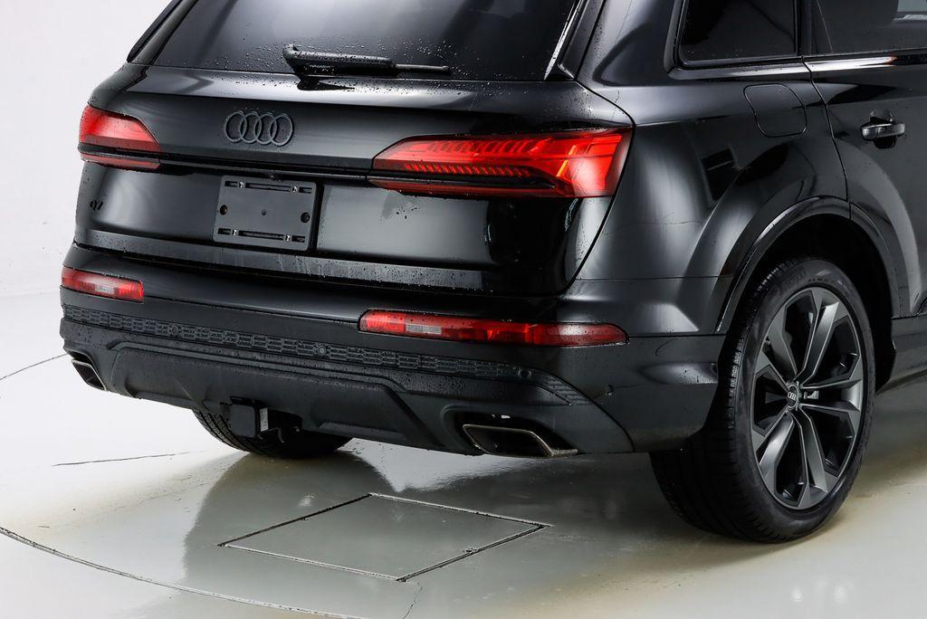 new 2025 Audi Q7 car, priced at $78,030