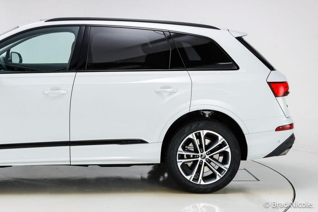 new 2025 Audi Q7 car, priced at $71,455