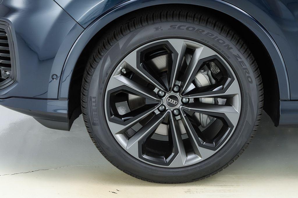 new 2026 Audi Q7 car, priced at $78,140