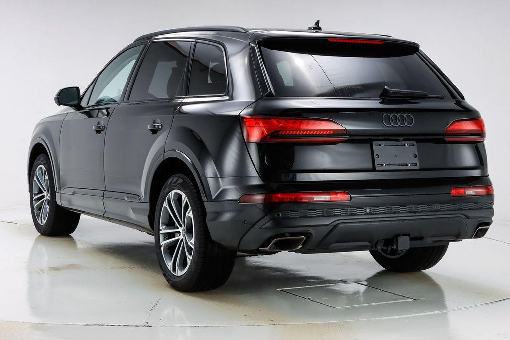 new 2025 Audi Q7 car, priced at $71,305