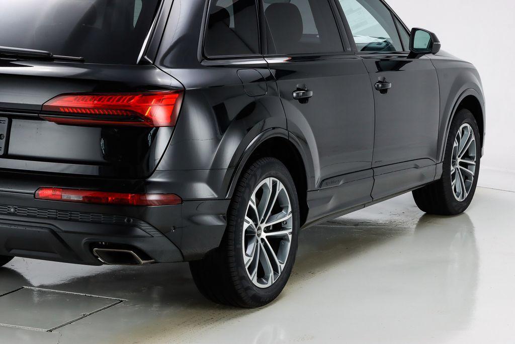 new 2025 Audi Q7 car, priced at $71,305