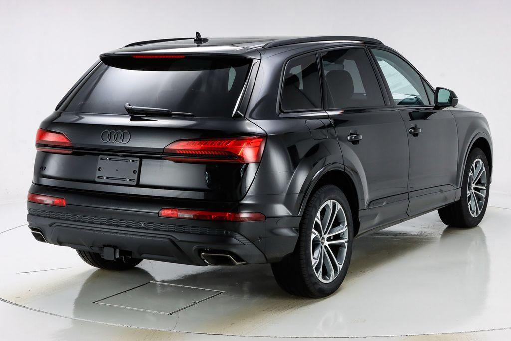 new 2025 Audi Q7 car, priced at $71,305