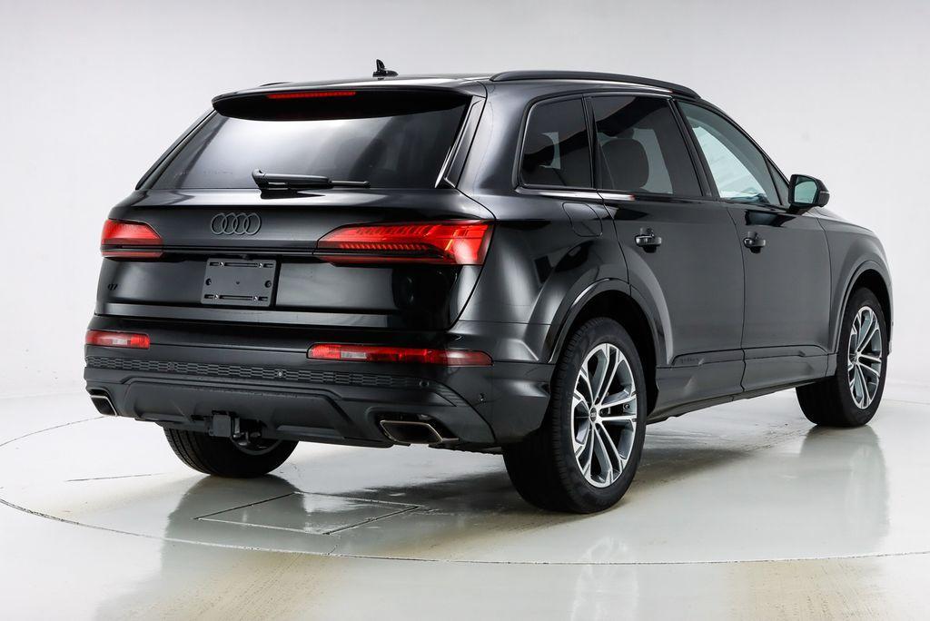 new 2025 Audi Q7 car, priced at $71,305