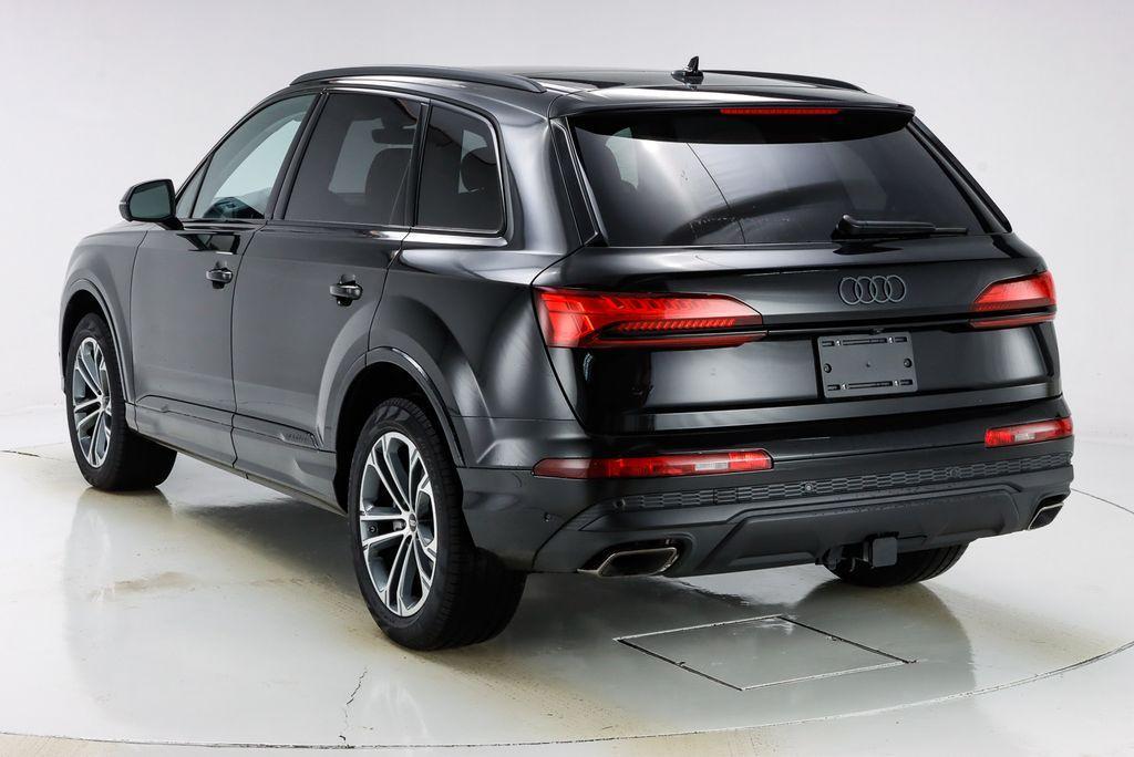 new 2025 Audi Q7 car, priced at $71,305