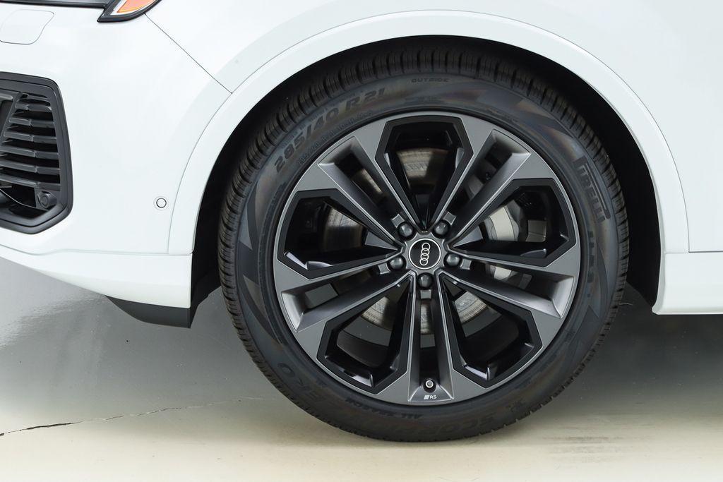 new 2025 Audi Q7 car, priced at $76,710