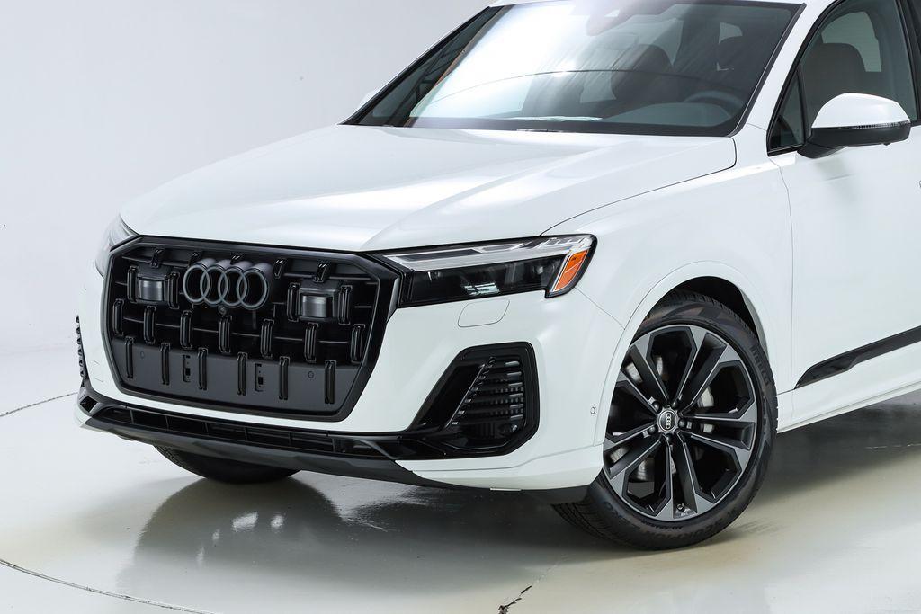 new 2025 Audi Q7 car, priced at $76,710