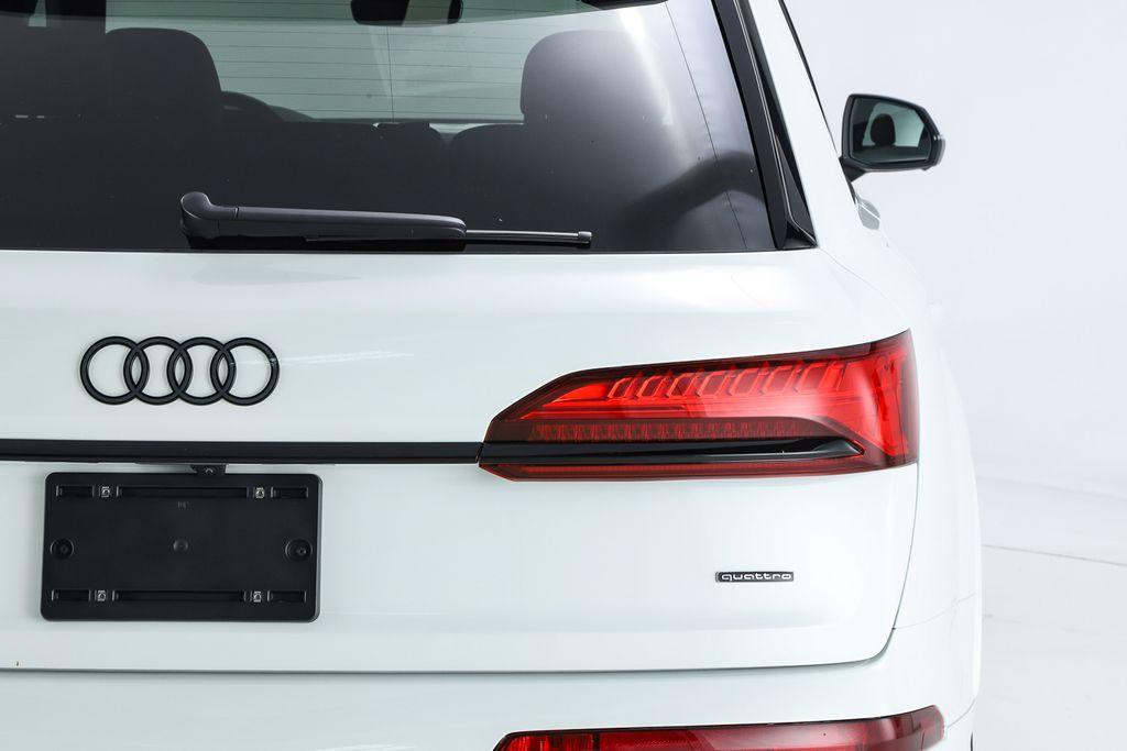 new 2025 Audi Q7 car, priced at $76,710
