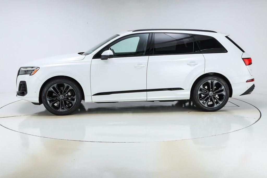 new 2025 Audi Q7 car, priced at $76,710