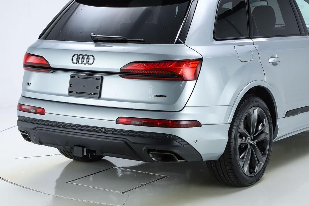 new 2025 Audi Q7 car, priced at $77,305