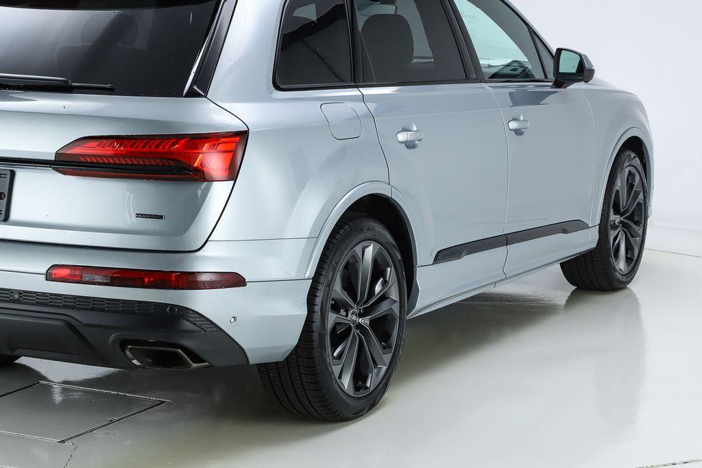 new 2025 Audi Q7 car, priced at $77,305
