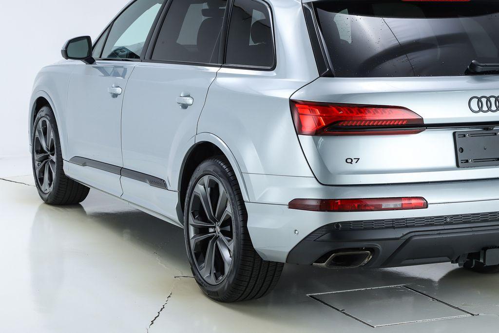 new 2025 Audi Q7 car, priced at $77,305